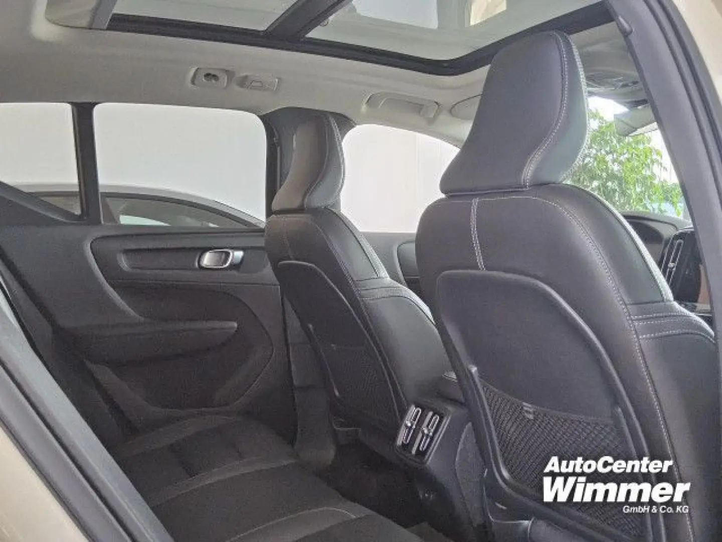 XC40 B4 B DKG Ultra Dark Driver Paket Business