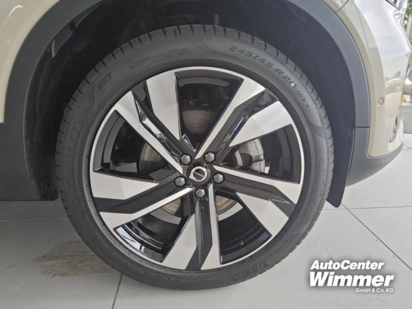 XC40 B4 B DKG Ultra Dark Driver Paket Business