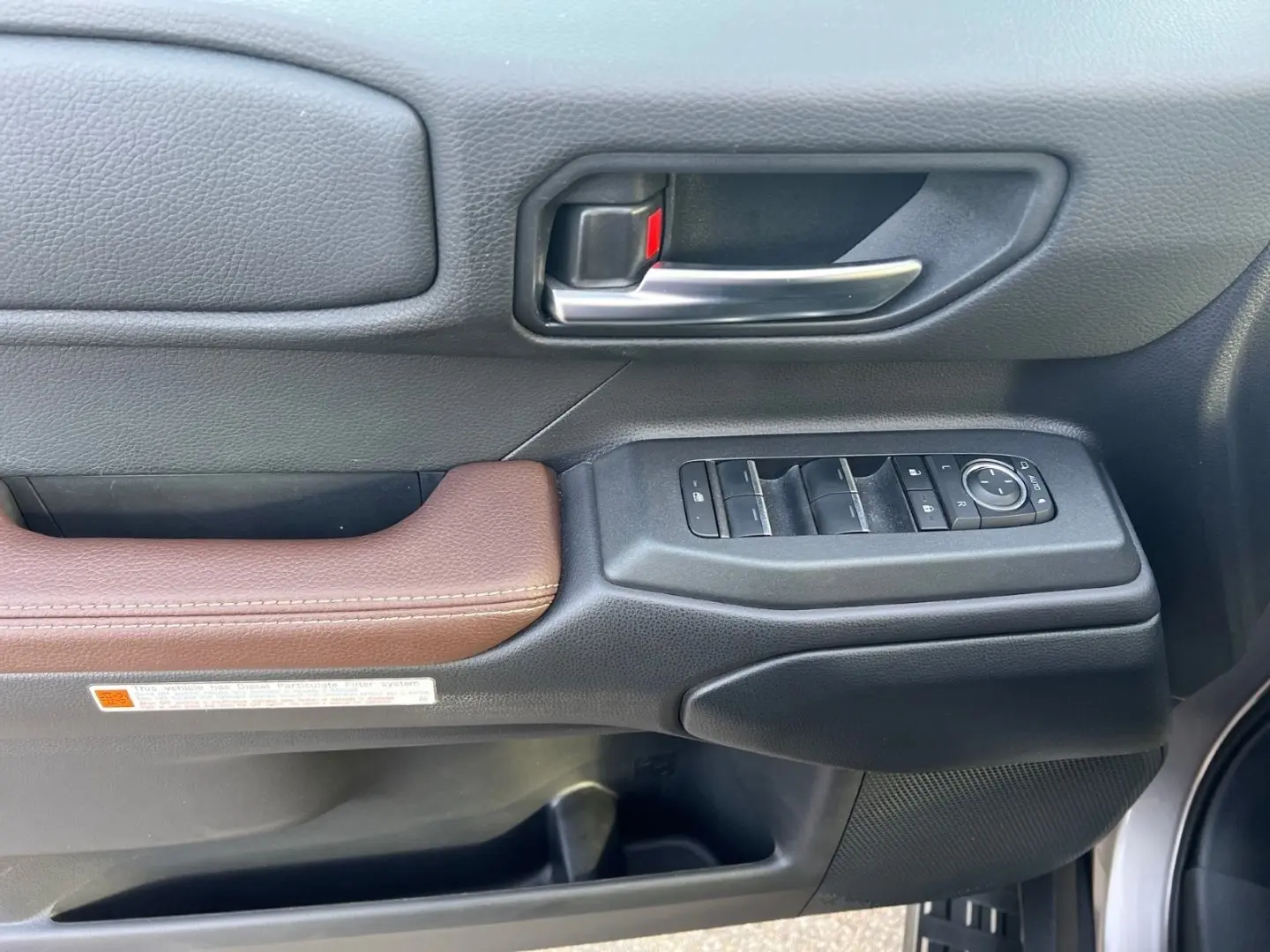 Land Cruiser 2 8 D-4D Executive LEDER BRAUN