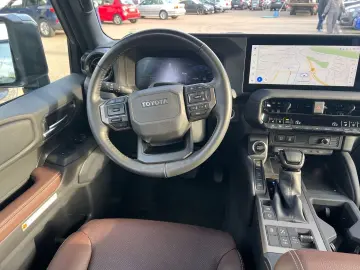 Land Cruiser 2 8 D-4D Executive LEDER BRAUN