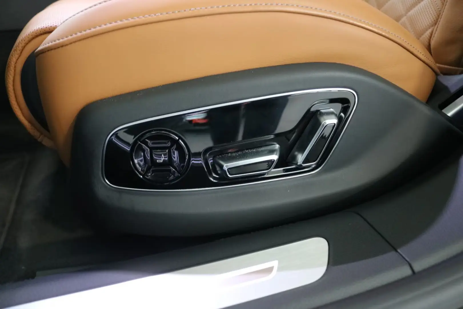 AUDI A8 60 TFSI e Long tiptronic Bang&Olufsen