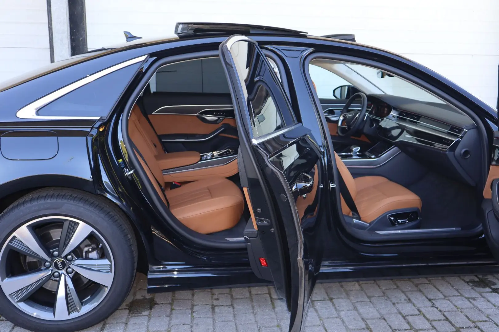 AUDI A8 50 TDI quattro SCHWARZ-COGNAC