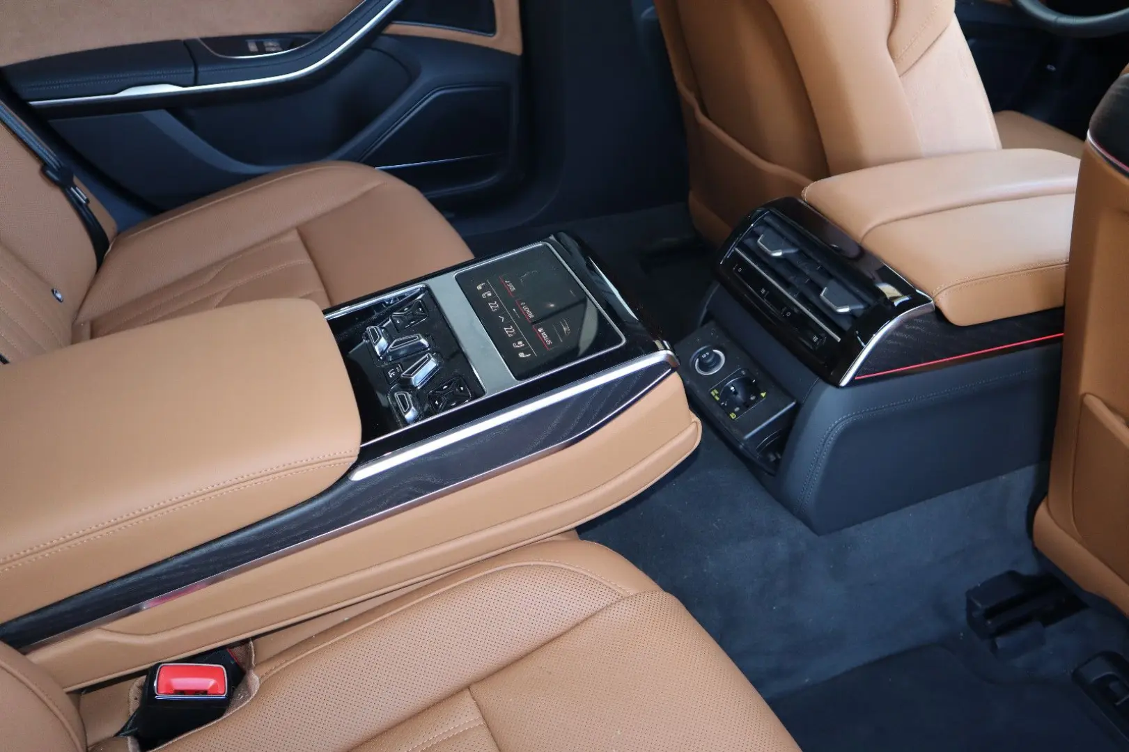 AUDI A8 50 TDI quattro SCHWARZ-COGNAC