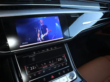 AUDI A8 50 TDI quattro SCHWARZ-COGNAC