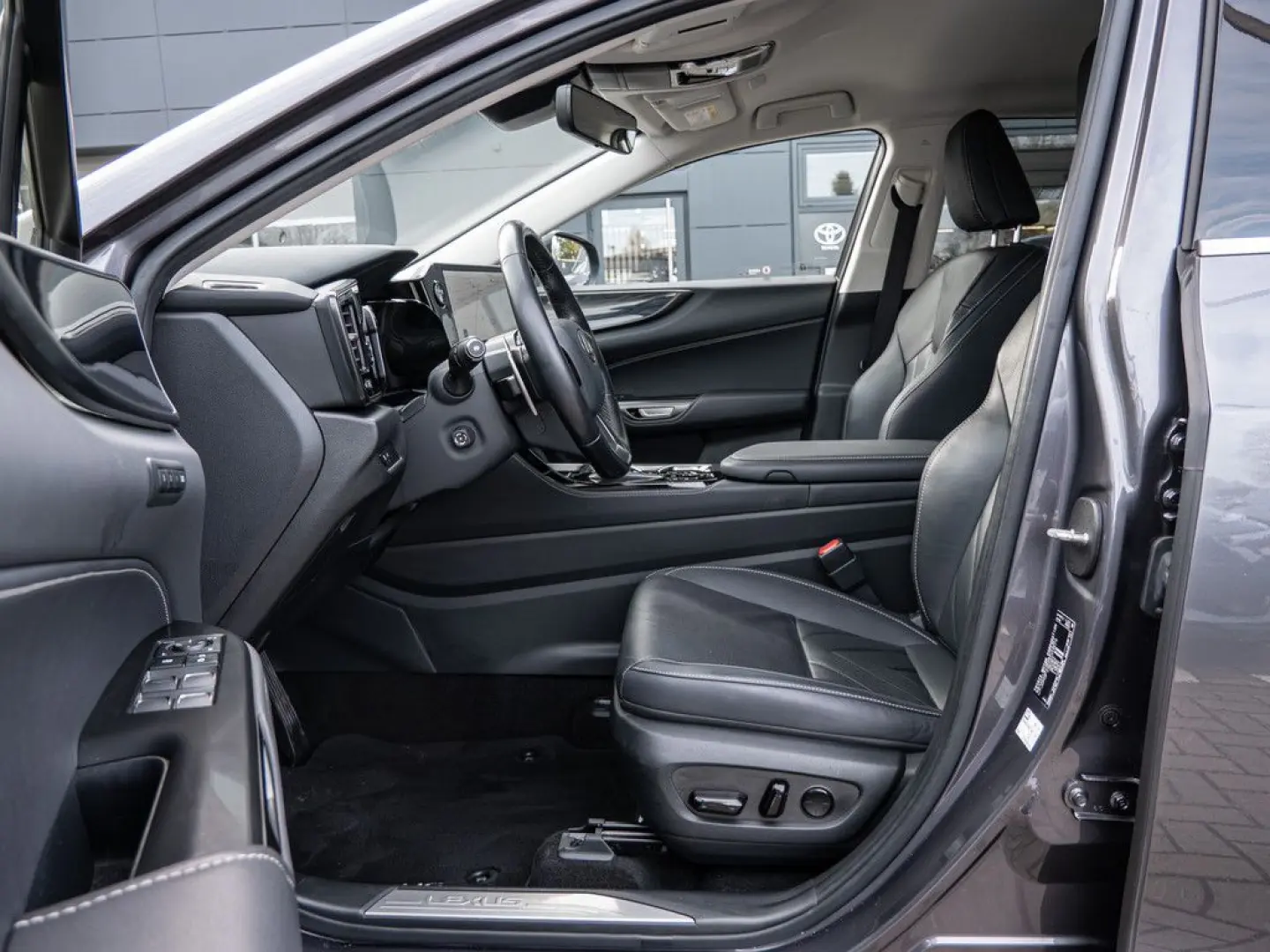 NX 450h   Executive Interieur Paket