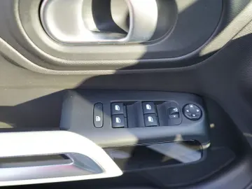 C5 Aircross BlueHDI 180 AT LED Navi SHZ Kam VC A