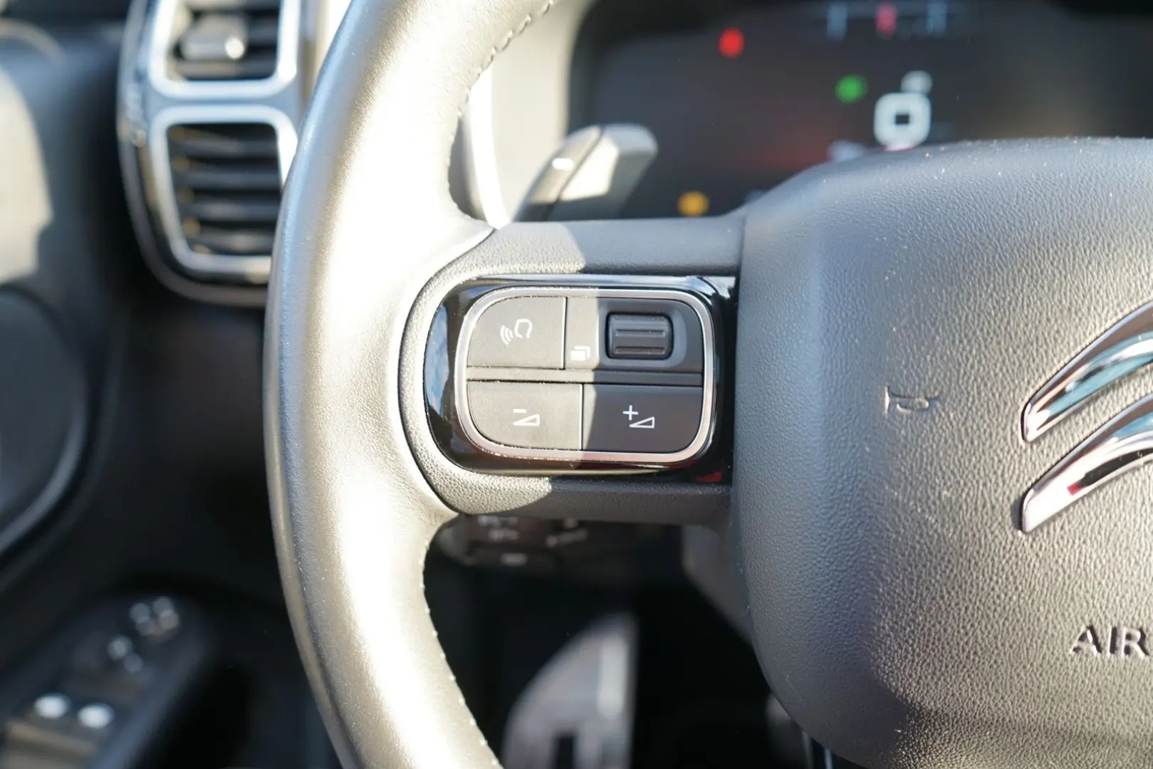 C5 Aircross BlueHDI 180 AT LED Navi SHZ Kam VC A