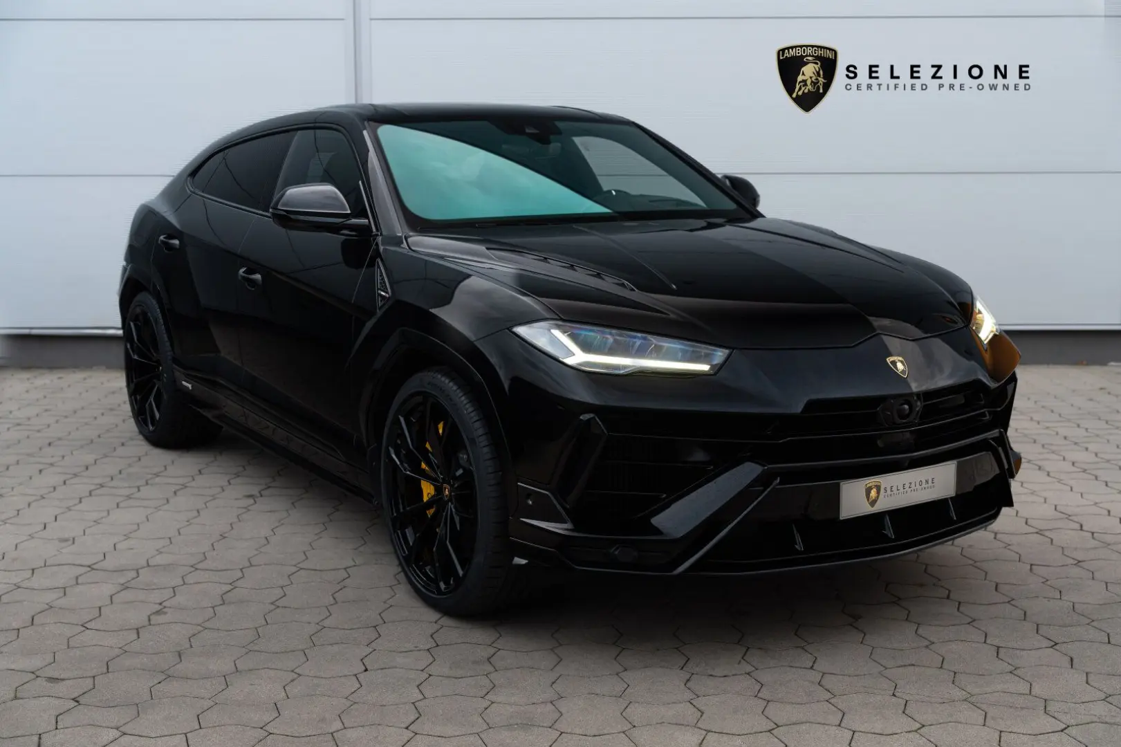 Urus S Pano Style Pack B&O Akrapovic Exhaust 23