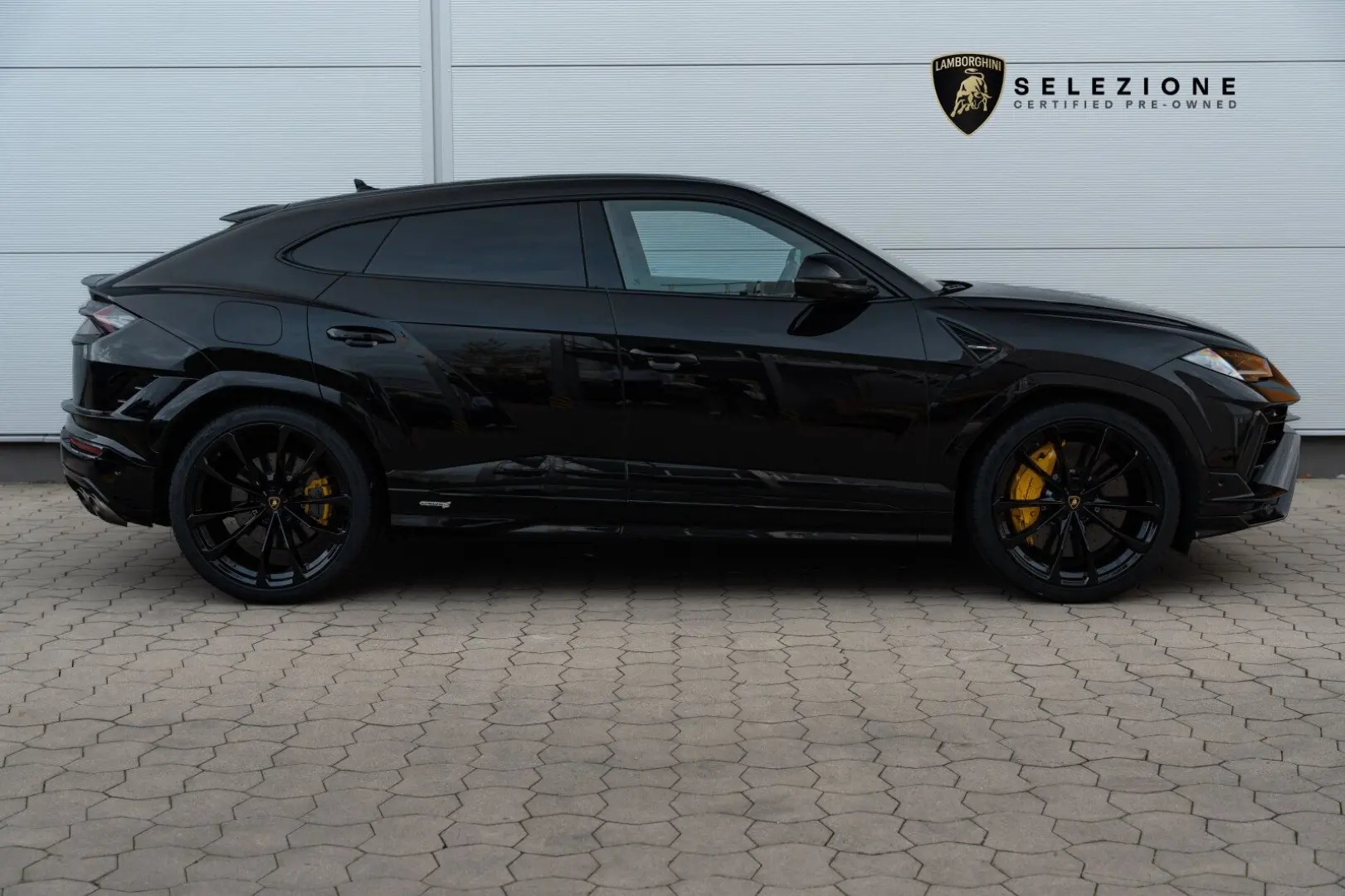 Urus S Pano Style Pack B&O Akrapovic Exhaust 23