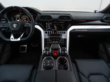 Urus S Pano Style Pack B&O Akrapovic Exhaust 23