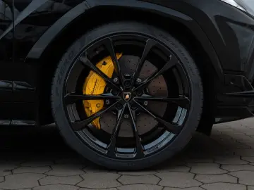 Urus S Pano Style Pack B&O Akrapovic Exhaust 23