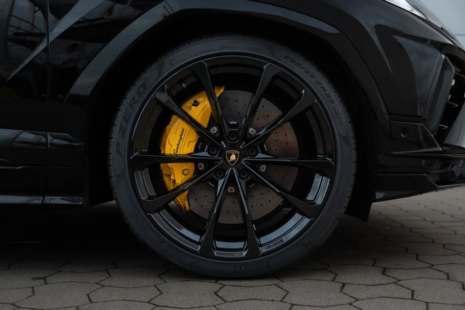 Urus S Pano Style Pack B&O Akrapovic Exhaust 23