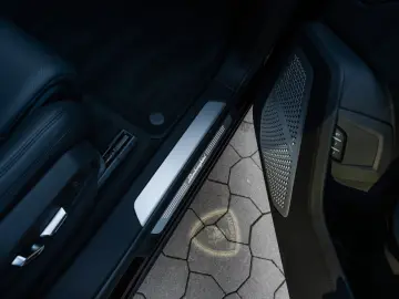 Urus S Pano Style Pack B&O Akrapovic Exhaust 23