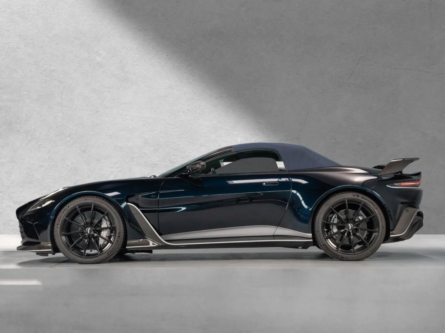 V12 Roadster Limited one of 249    NP 430 TEU !