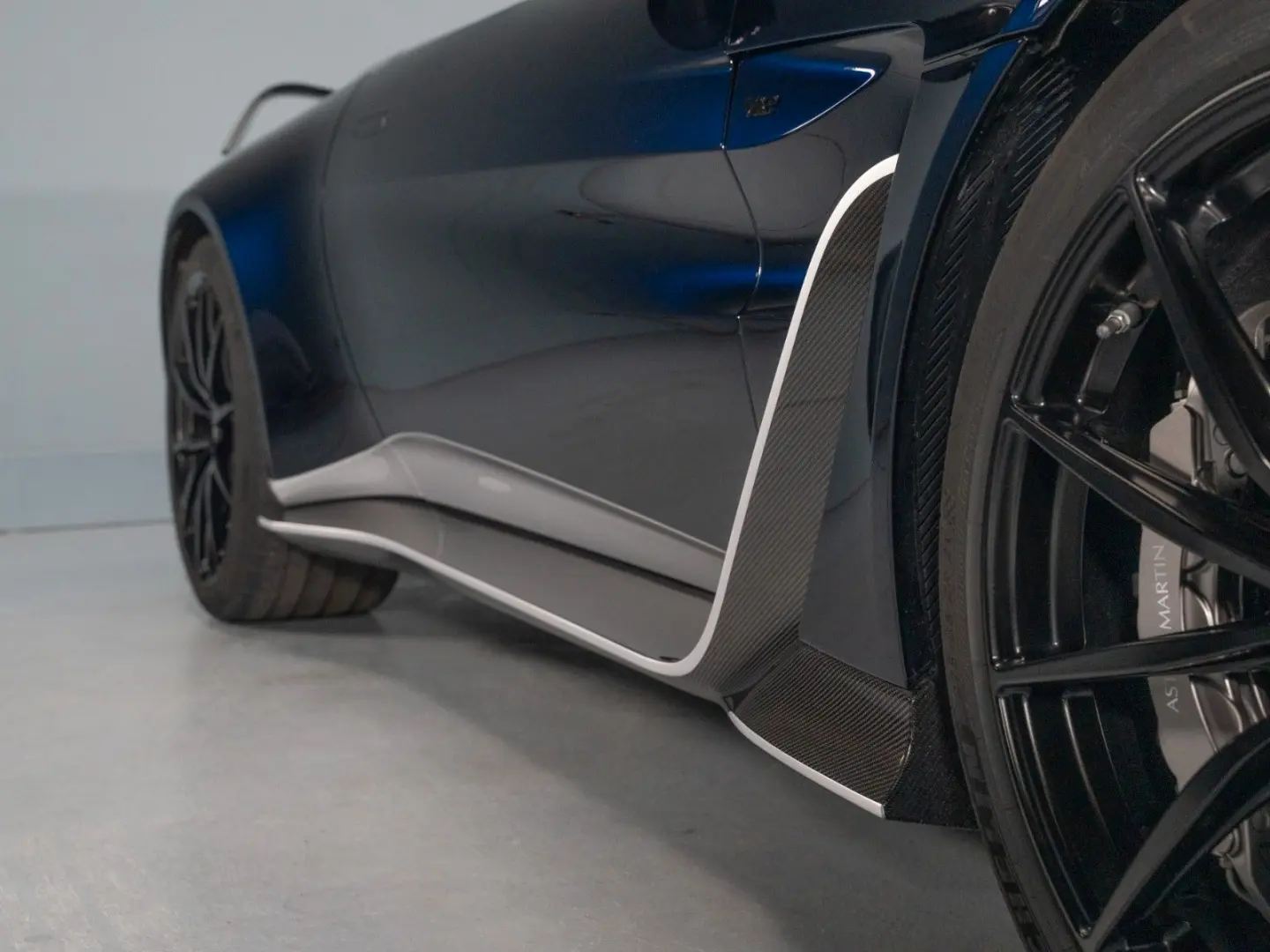 V12 Roadster Limited one of 249    NP 430 TEU !