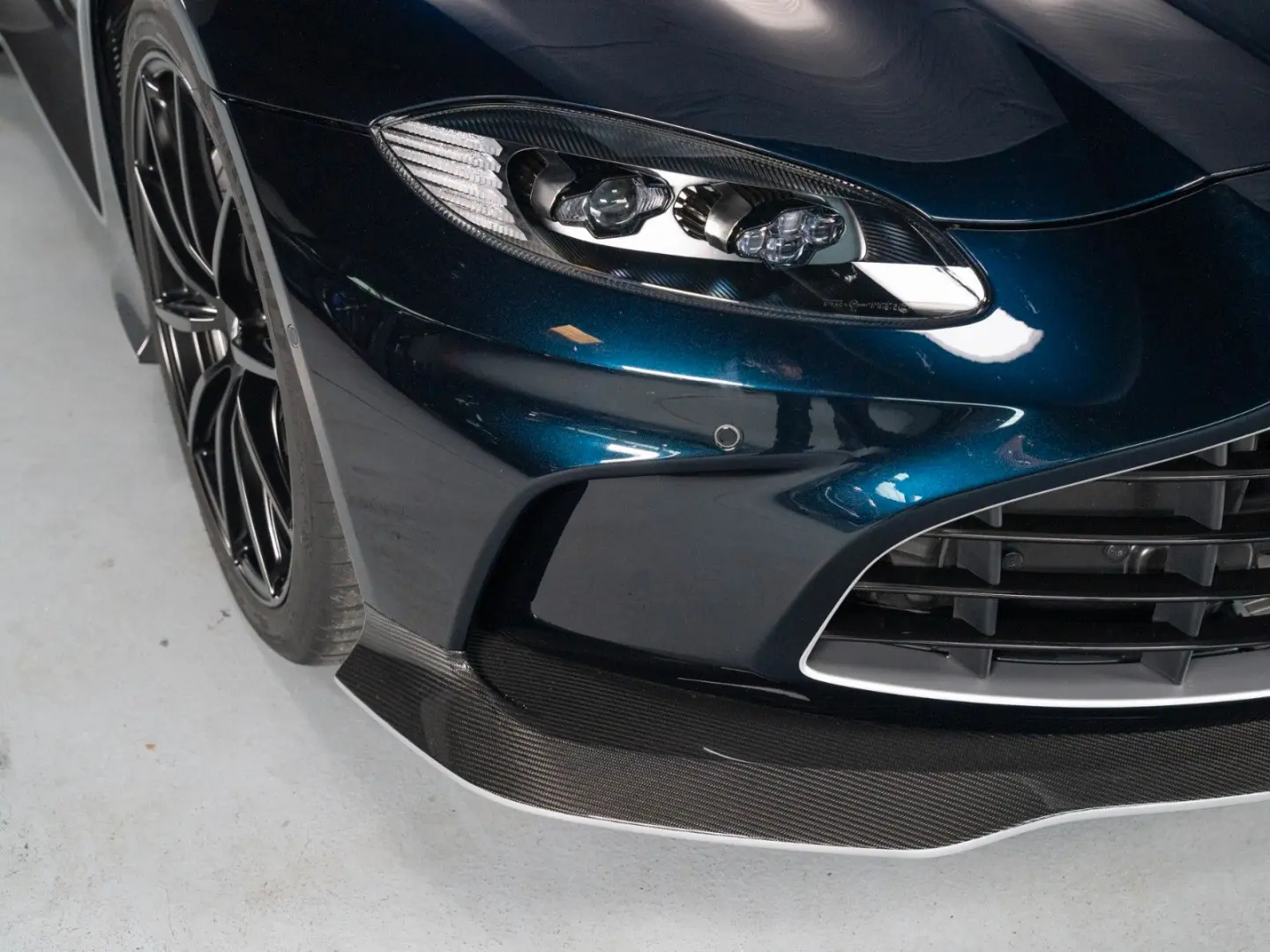 V12 Roadster Limited one of 249    NP 430 TEU !