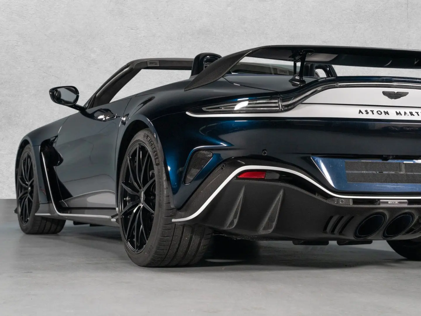 V12 Roadster Limited one of 249    NP 430 TEU !