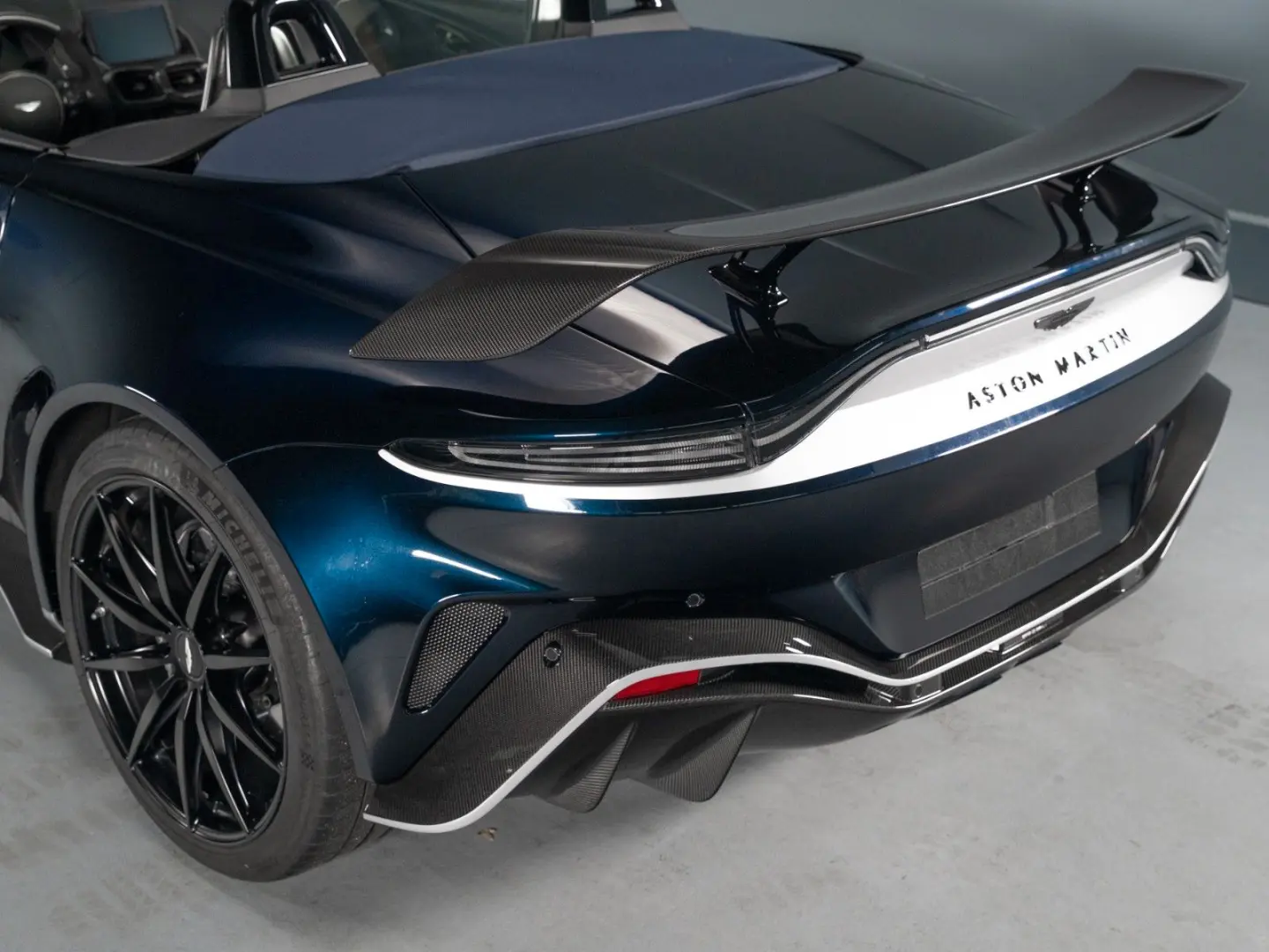 V12 Roadster Limited one of 249    NP 430 TEU !