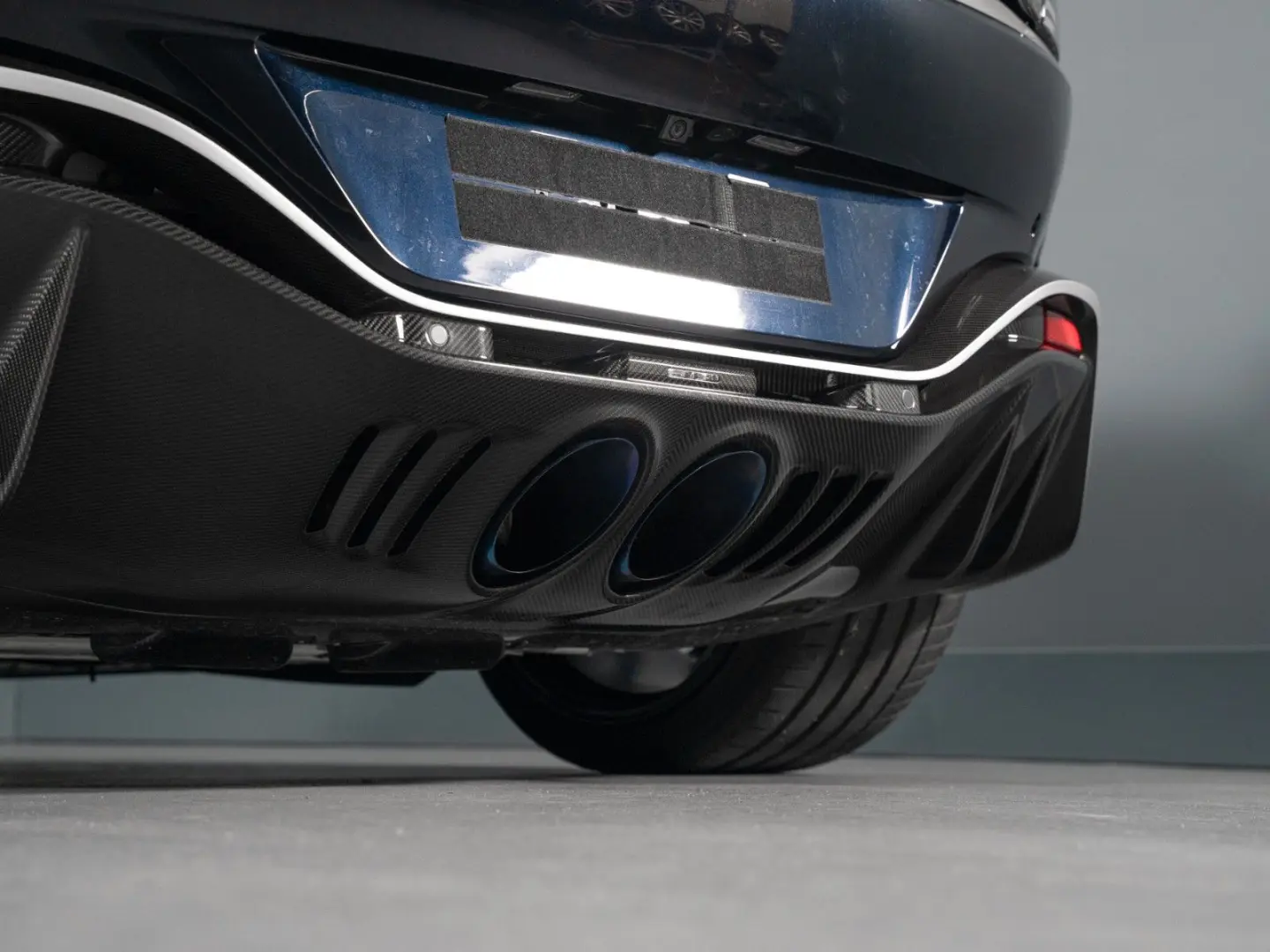 V12 Roadster Limited one of 249    NP 430 TEU !