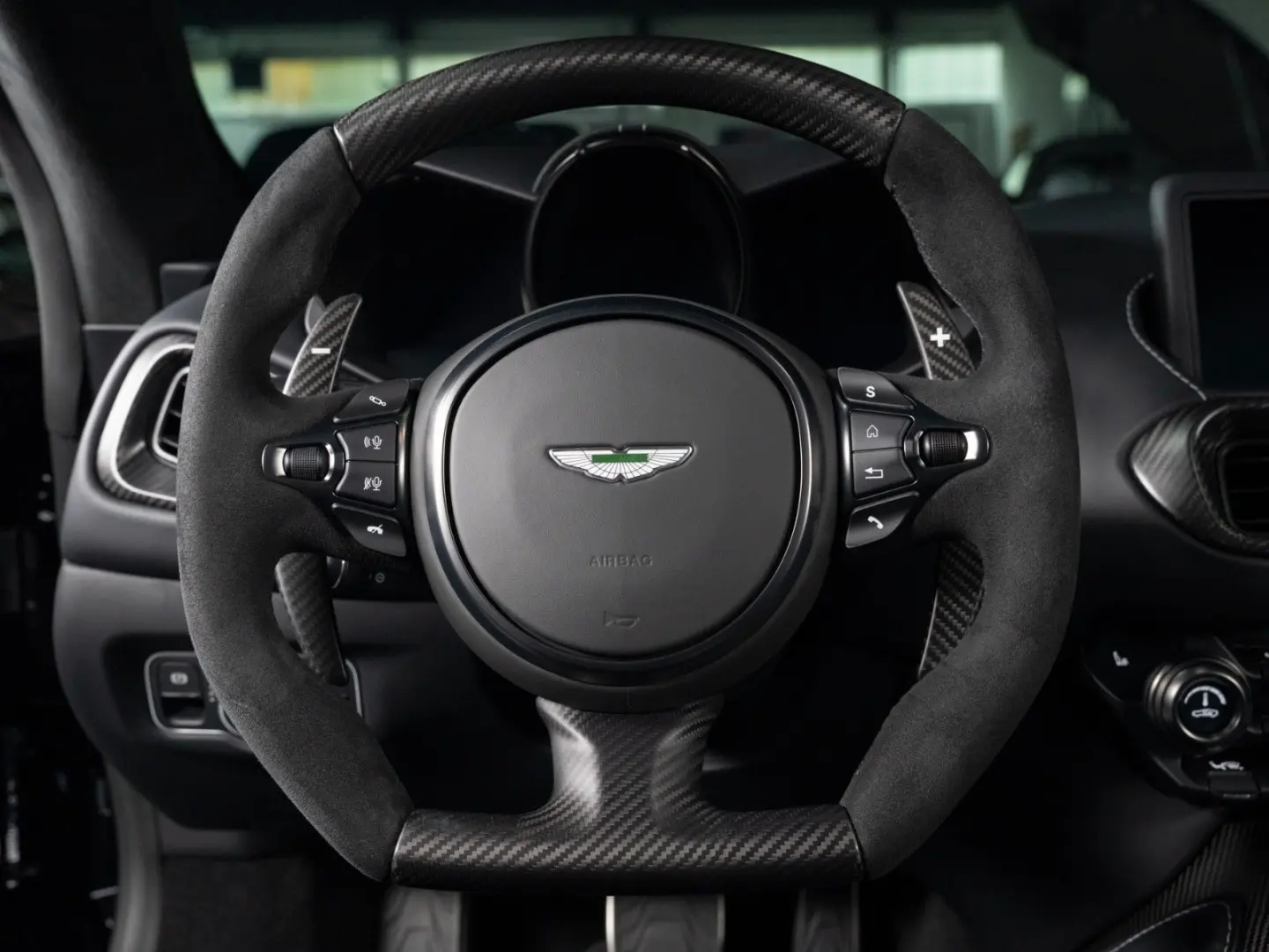 V12 Roadster Limited one of 249    NP 430 TEU !