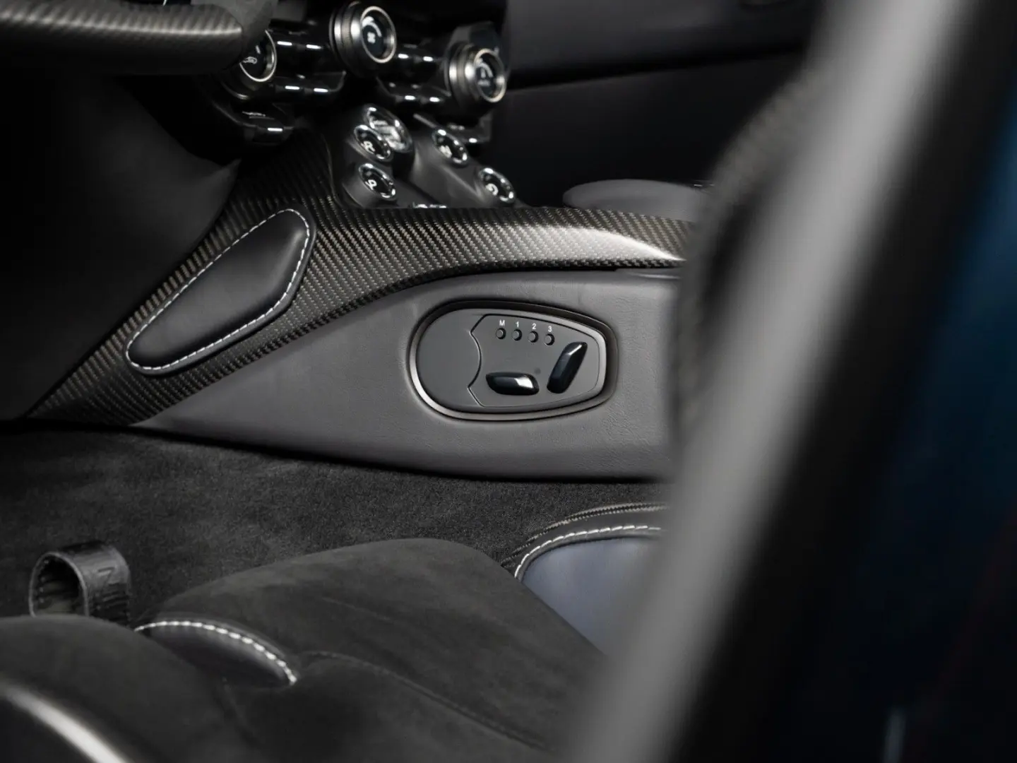 V12 Roadster Limited one of 249    NP 430 TEU !