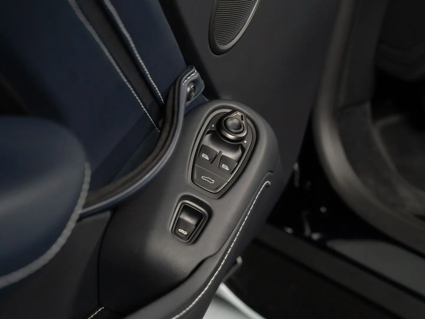 V12 Roadster Limited one of 249    NP 430 TEU !