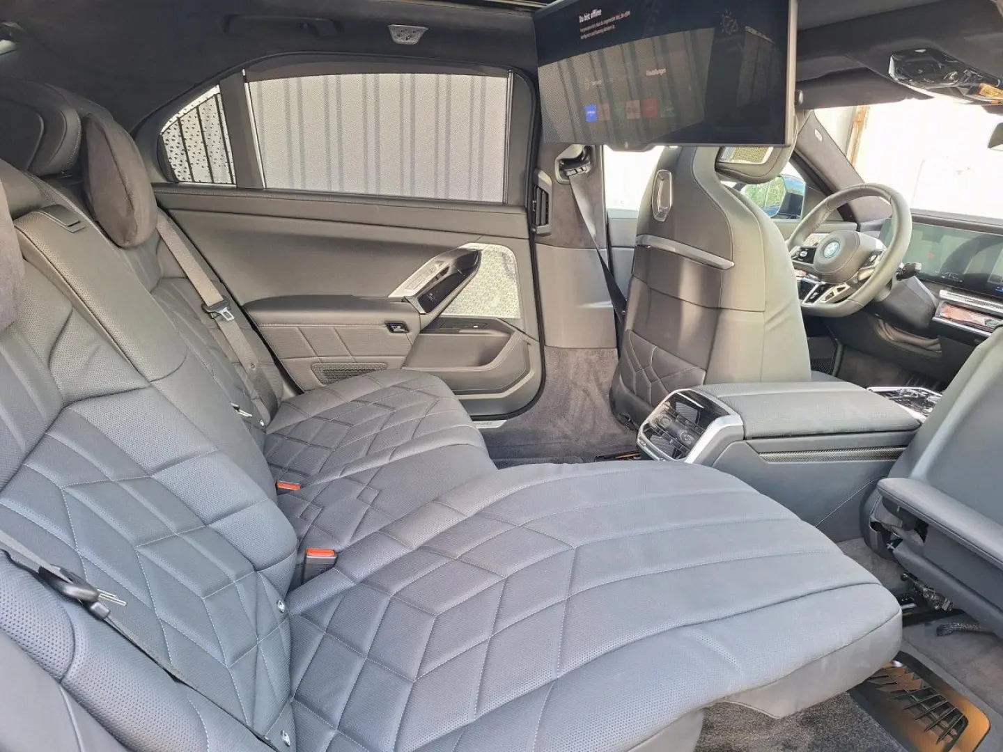 750e xDrive M Sport Two-Tone LoungeSeat Fond-TV