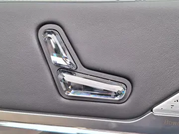 750e xDrive M Sport Two-Tone LoungeSeat Fond-TV