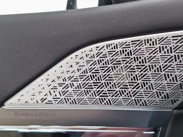 750e xDrive M Sport Two-Tone LoungeSeat Fond-TV