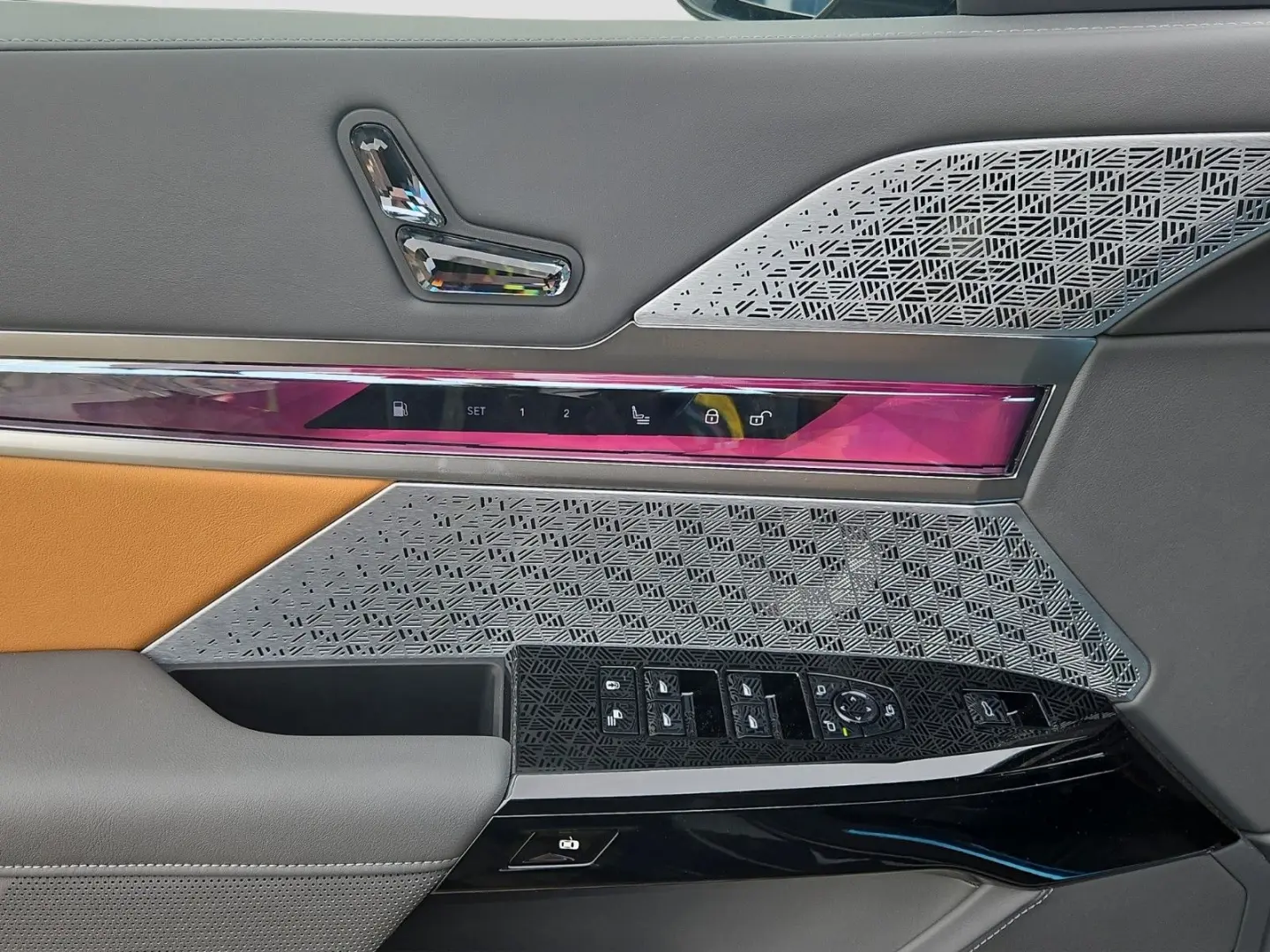 750e xDrive MSportPRO 21Zoll Cinema Lounge B&W