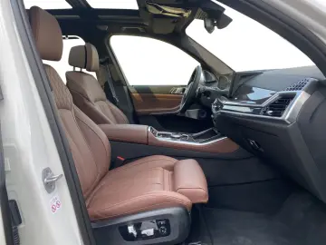 X5 xDrive50e M-PAKET PRO   B&W SHZ HINTEN PANO