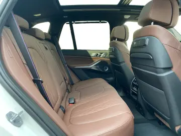 X5 xDrive50e M-PAKET PRO   B&W SHZ HINTEN PANO