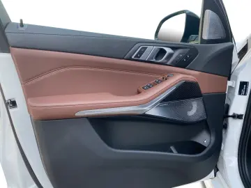 X5 xDrive50e M-PAKET PRO   B&W SHZ HINTEN PANO