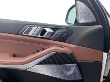 X5 xDrive50e M-PAKET PRO   B&W SHZ HINTEN PANO