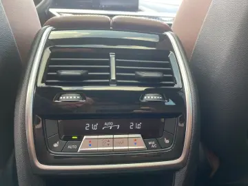 X5 xDrive50e M-PAKET PRO   B&W SHZ HINTEN PANO