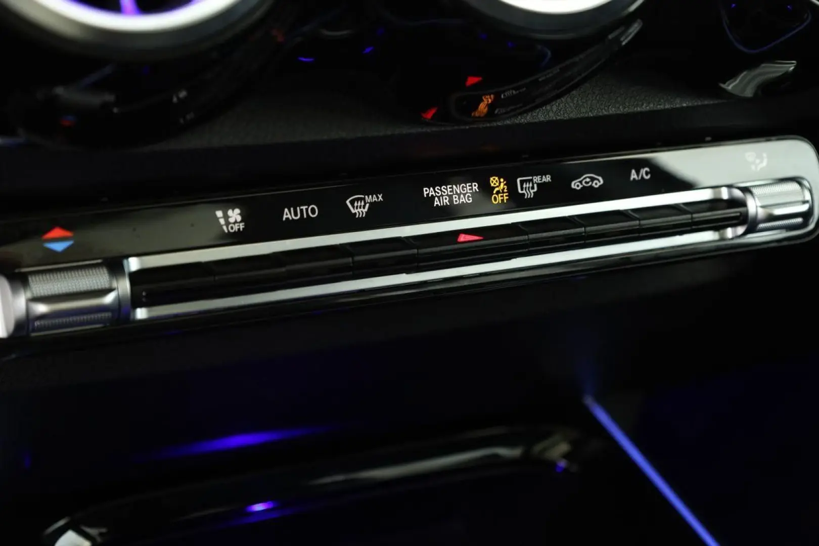 GLB 250 8G AMG 7S LED Pano Digi Navi App Kam 19