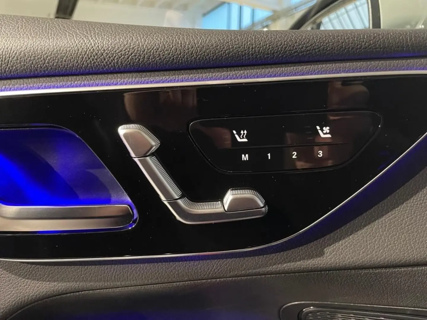 GLC 300 e 4M AHK ACC Pano Sitzklima 360  Massage