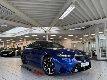 M5 Limousine 360 K HUD AHK B&W SITZBE. ICONIC GL