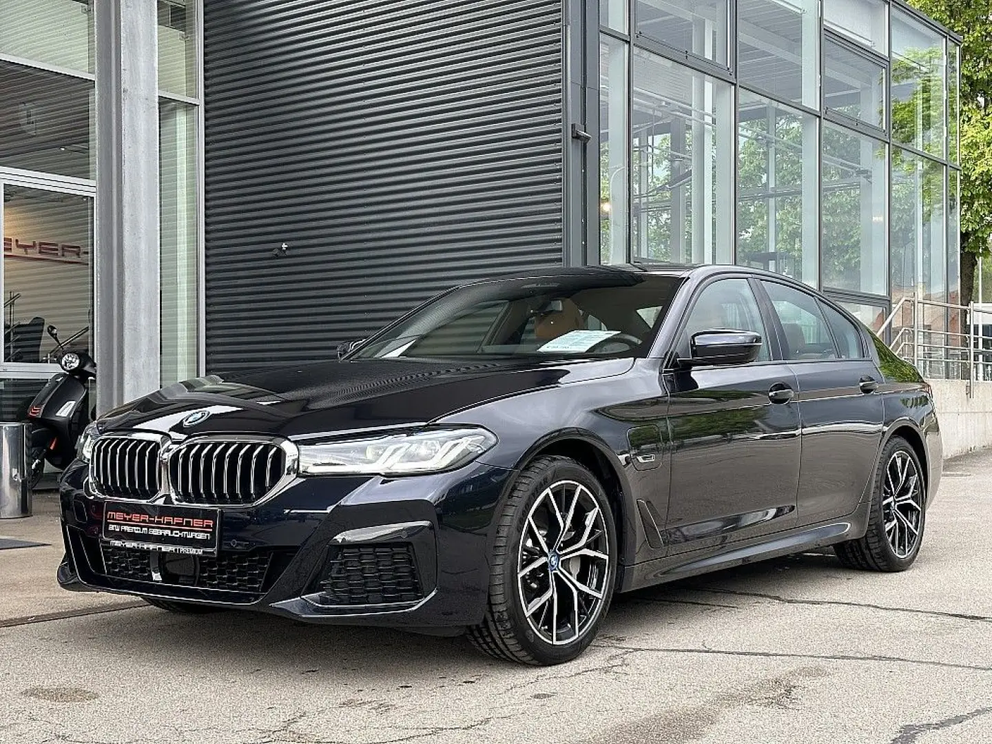 530e PHEV M-Paket Aut.   Laser   AHK   Glasda...