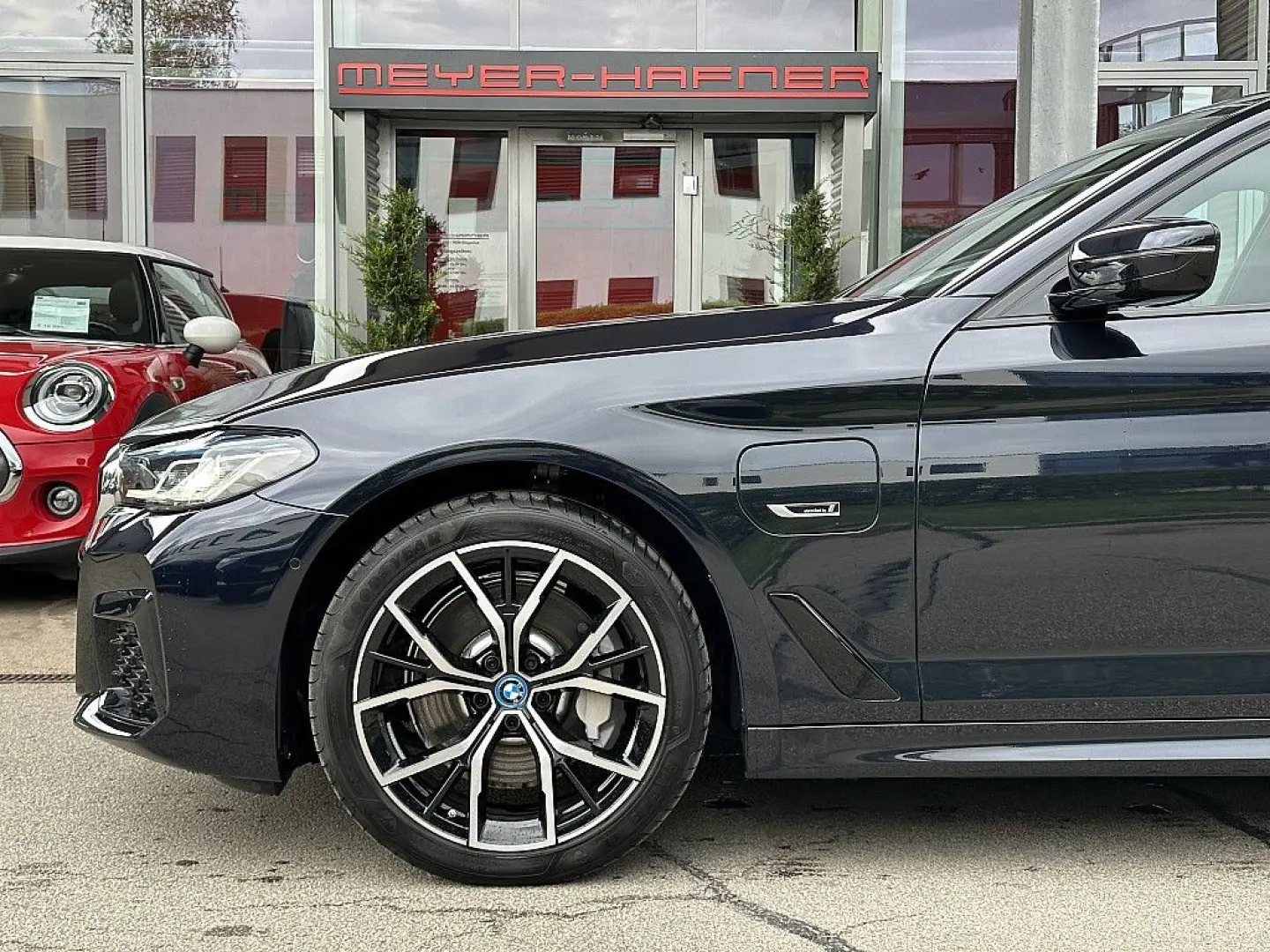 530e PHEV M-Paket Aut.   Laser   AHK   Glasda...