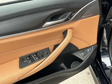 530e PHEV M-Paket Aut.   Laser   AHK   Glasda...