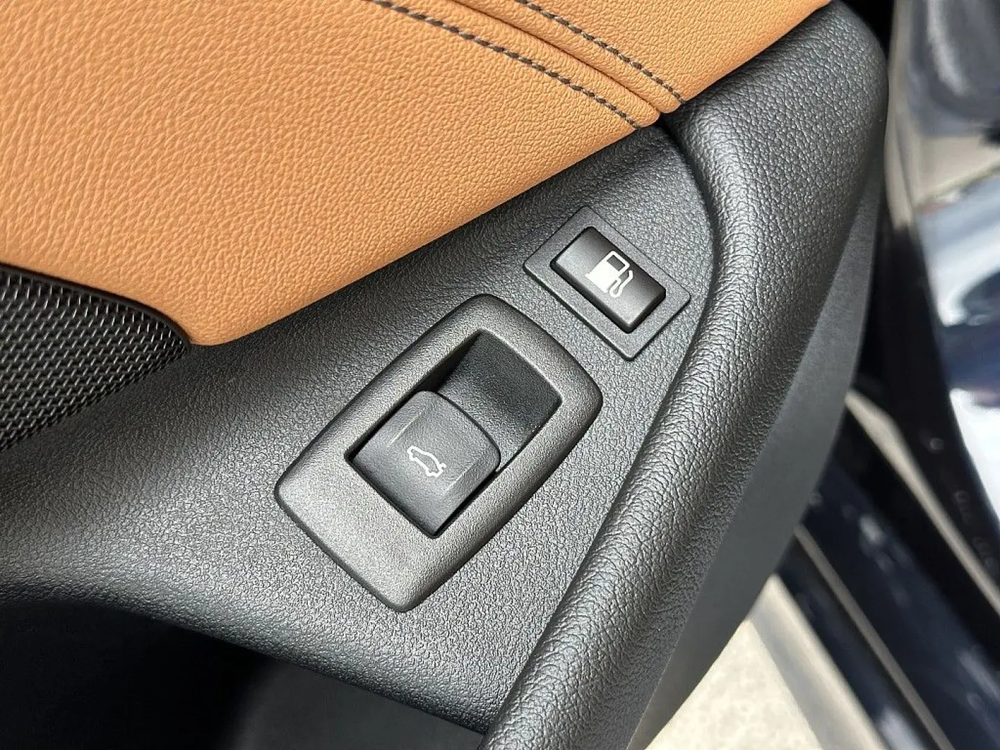 530e PHEV M-Paket Aut.   Laser   AHK   Glasda...