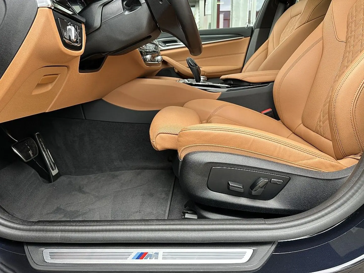 530e PHEV M-Paket Aut.   Laser   AHK   Glasda...