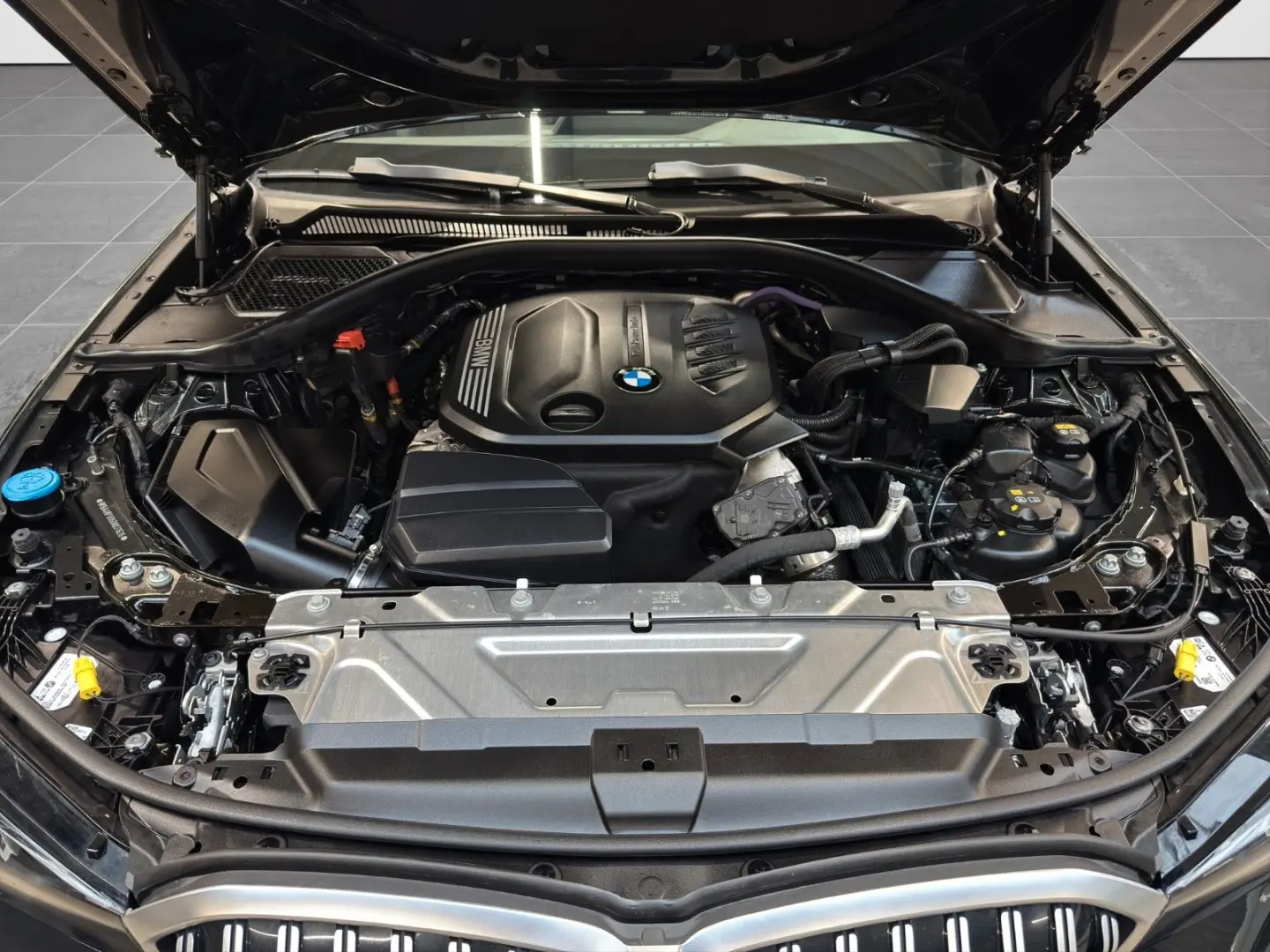 320xd lim M Sport AHK ACC STHZ Driving Assistant