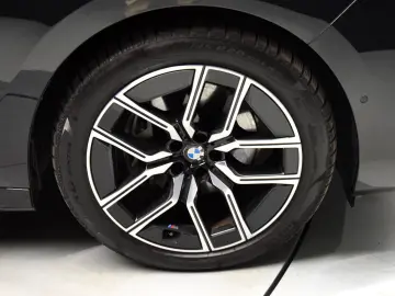 740 d xDrive M Sport Pano Memory Luft B&W STHZ