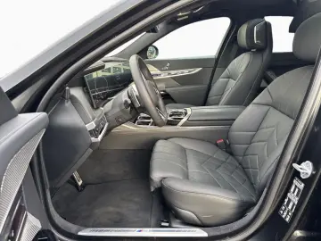 740d M-Sport INDIVIDUAL Fond-Entertainment SkyL