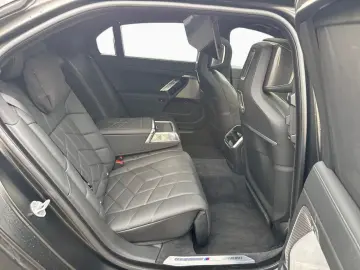 740d M-Sport INDIVIDUAL Fond-Entertainment SkyL