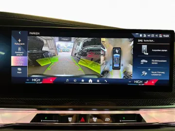 740d M-Sport INDIVIDUAL Fond-Entertainment SkyL