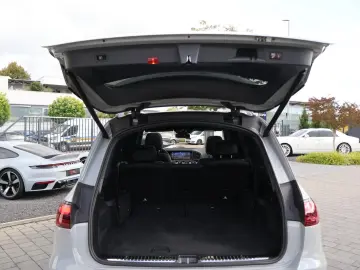 AMG GLS 63 4M  DESIGNO-MANUF.-Perf.-Standhzg-3D