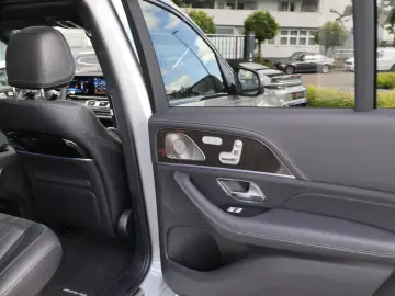 AMG GLS 63 4M  DESIGNO-MANUF.-Perf.-Standhzg-3D